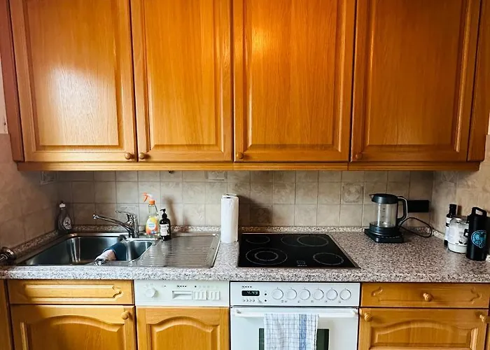 B17 Two Bed Apartment West Town
