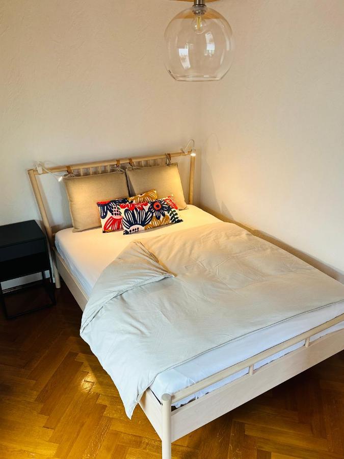 B17 Two Bed West Town *
